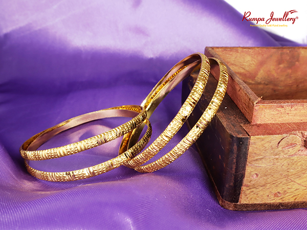 Four pieces Bangles